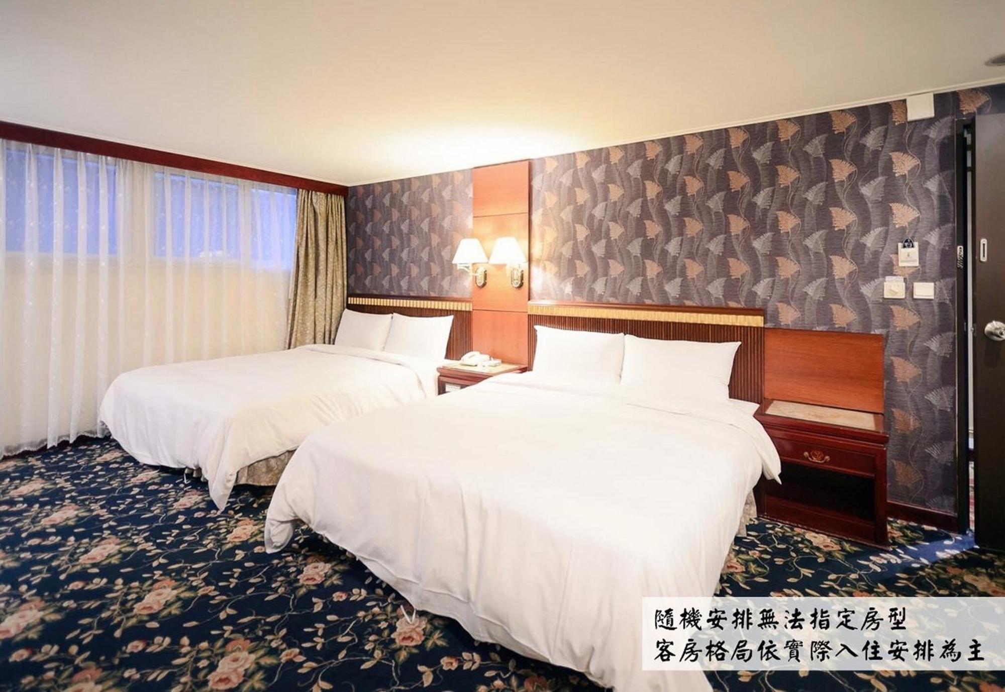 Kiwi Hotel Mrt Wenxin Branch Taichung Esterno foto