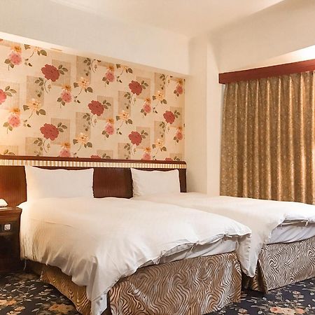 Kiwi Hotel Mrt Wenxin Branch Taichung Esterno foto