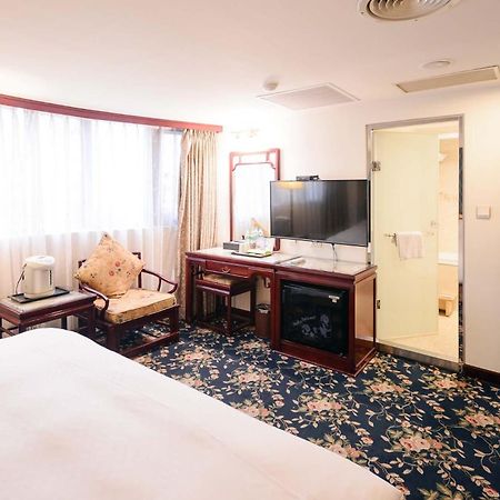 Kiwi Hotel Mrt Wenxin Branch Taichung Esterno foto
