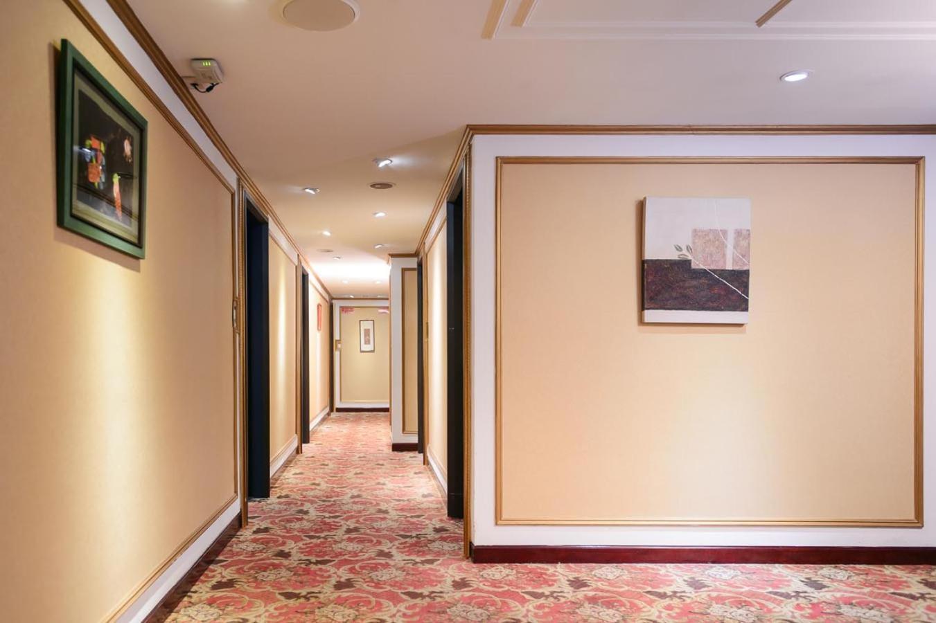 Kiwi Hotel Mrt Wenxin Branch Taichung Esterno foto