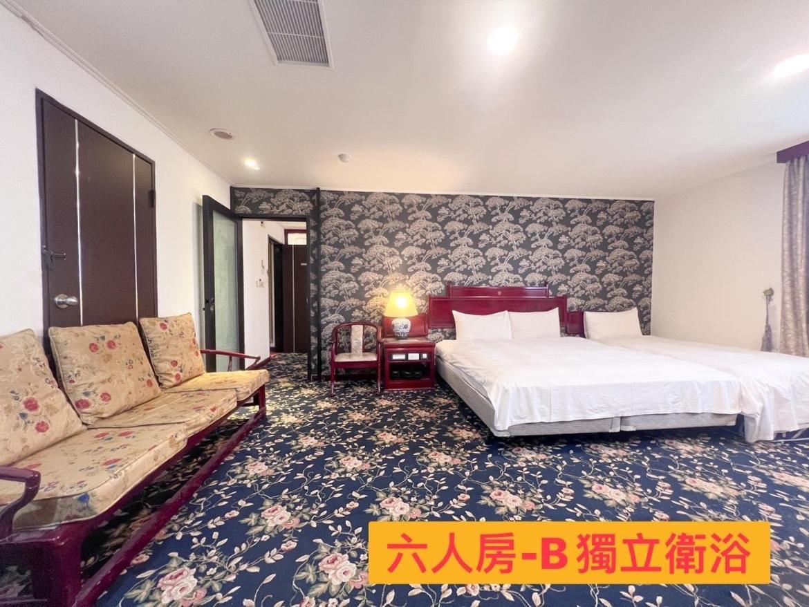 Kiwi Hotel Mrt Wenxin Branch Taichung Esterno foto