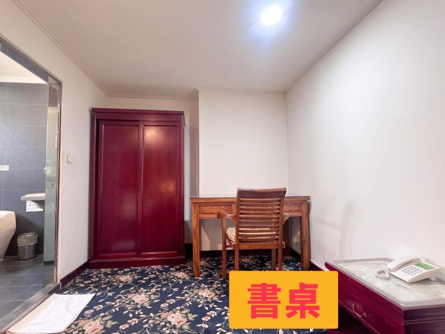 Kiwi Hotel Mrt Wenxin Branch Taichung Esterno foto