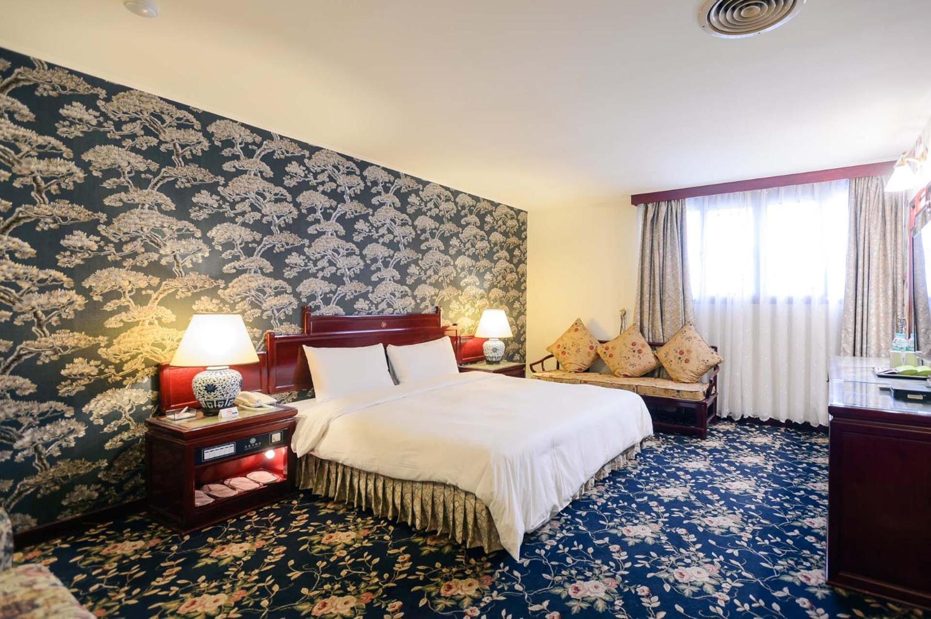 Kiwi Hotel Mrt Wenxin Branch Taichung Esterno foto