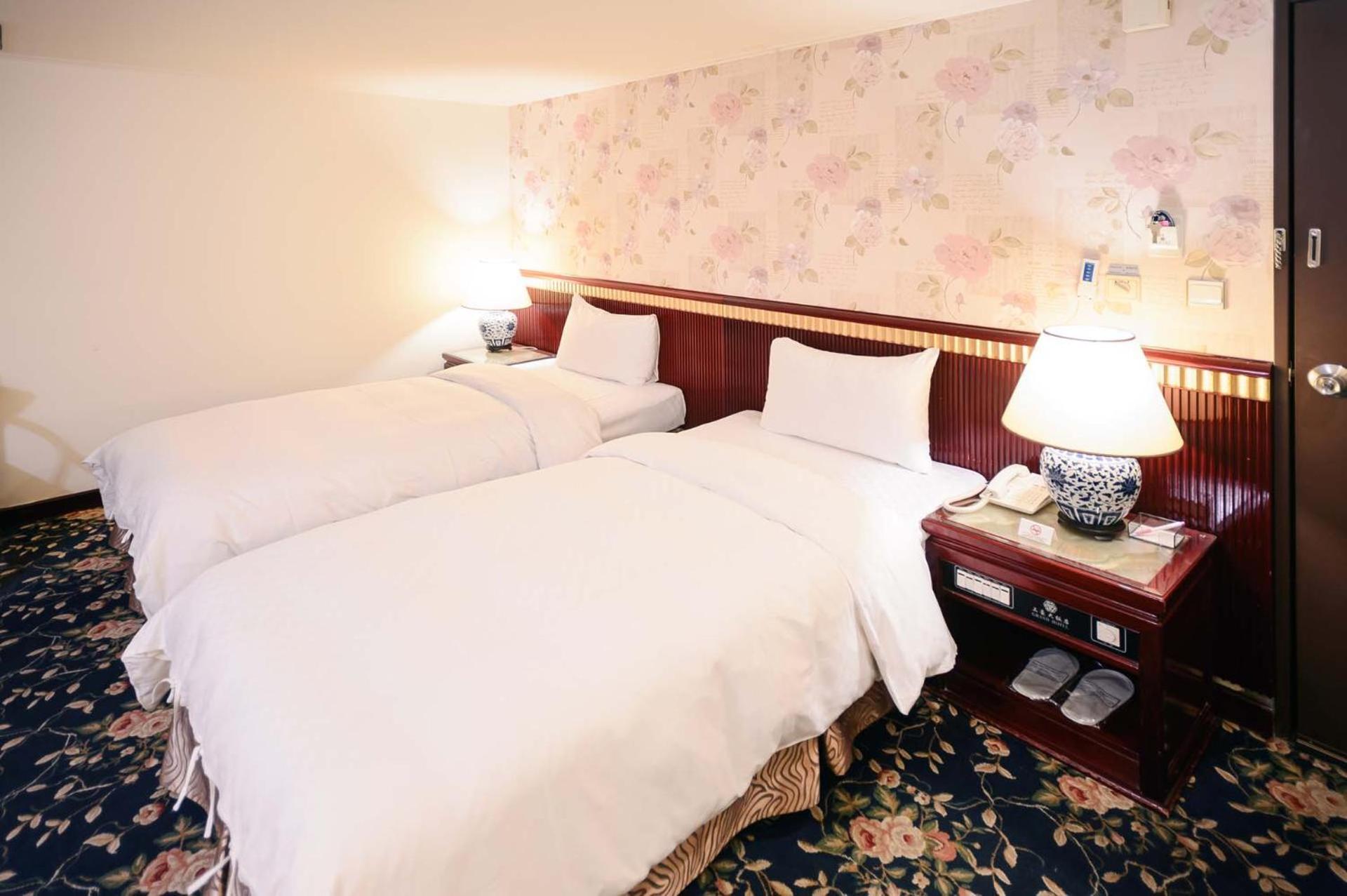 Kiwi Hotel Mrt Wenxin Branch Taichung Esterno foto