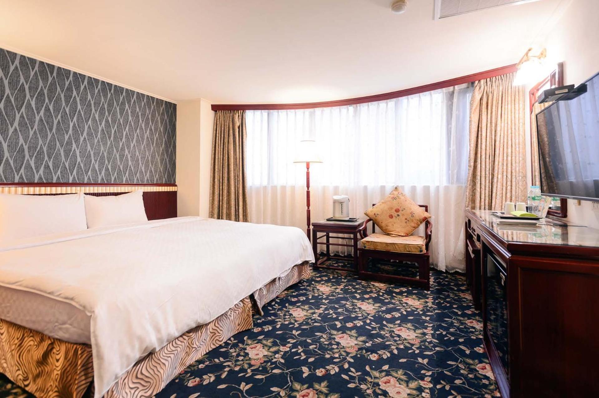 Kiwi Hotel Mrt Wenxin Branch Taichung Esterno foto