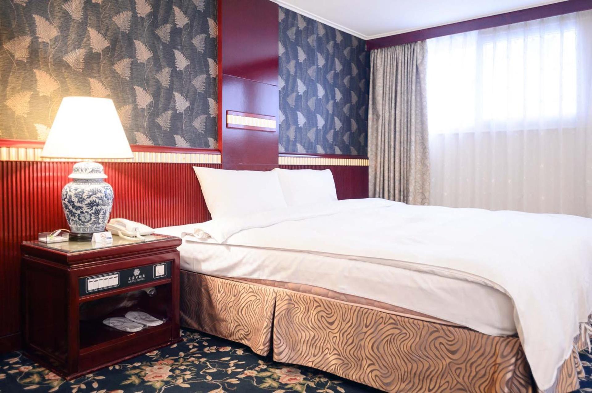 Kiwi Hotel Mrt Wenxin Branch Taichung Esterno foto