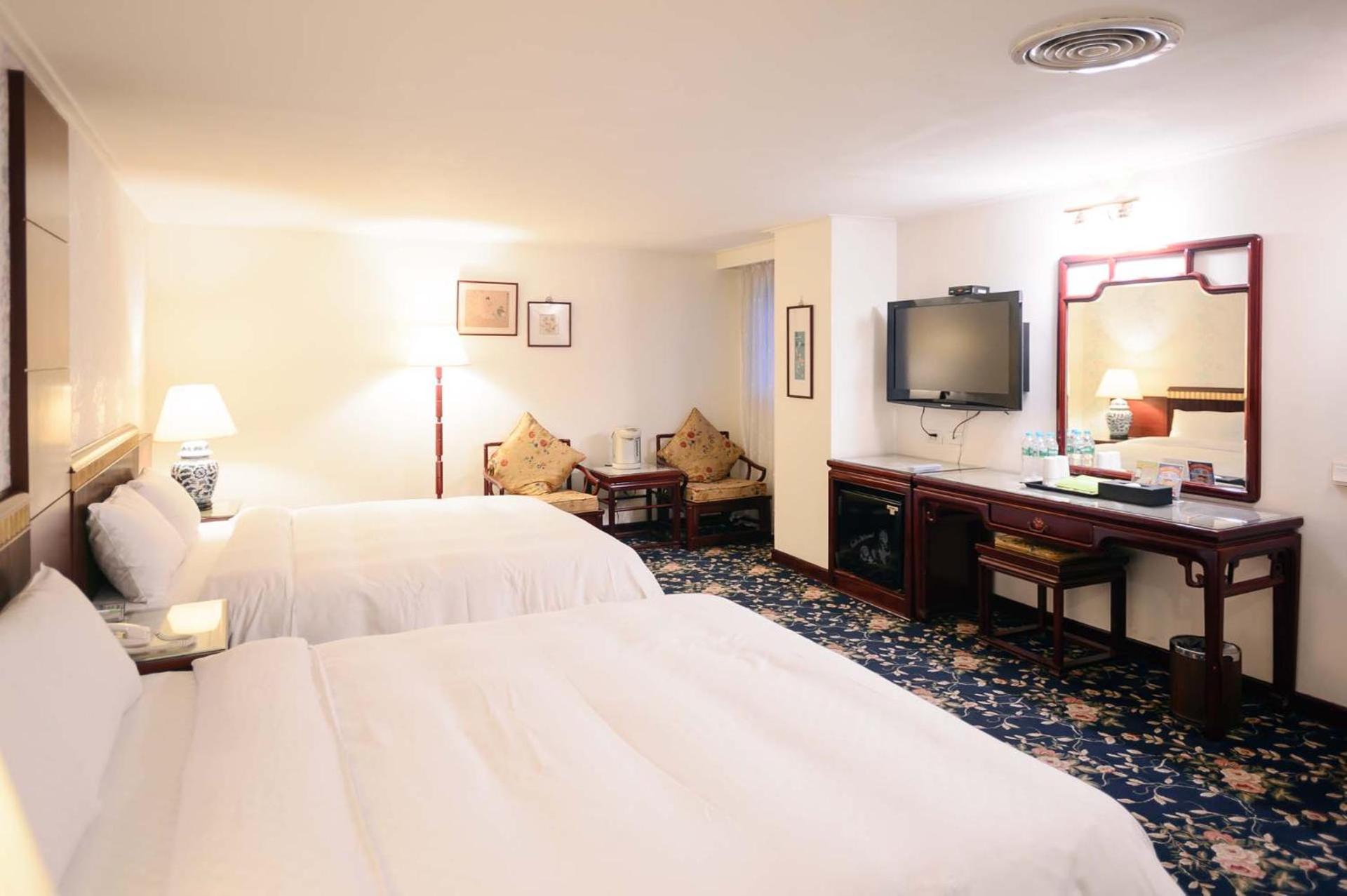 Kiwi Hotel Mrt Wenxin Branch Taichung Esterno foto