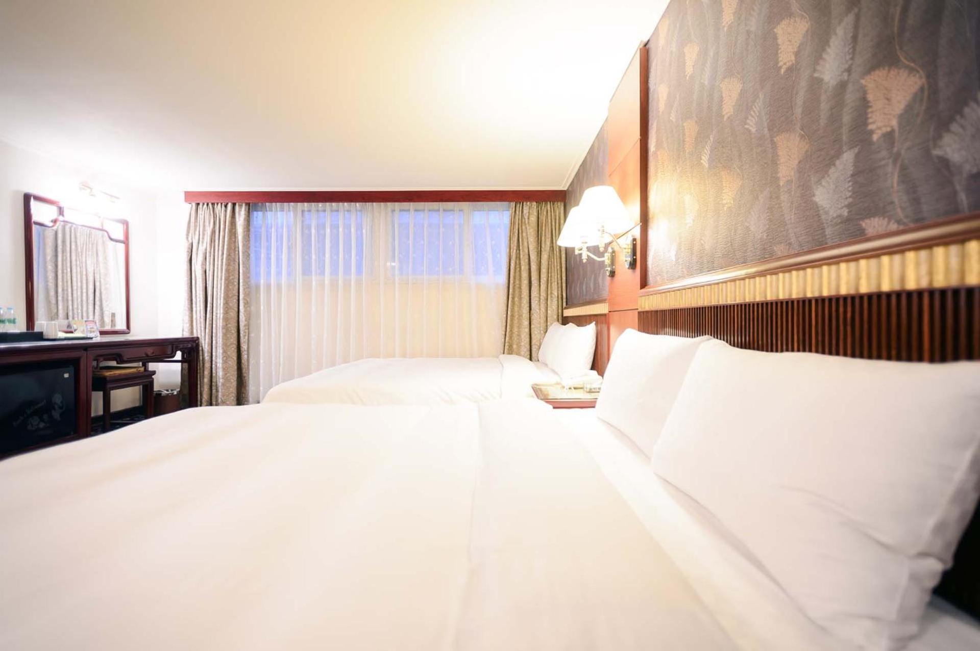 Kiwi Hotel Mrt Wenxin Branch Taichung Esterno foto