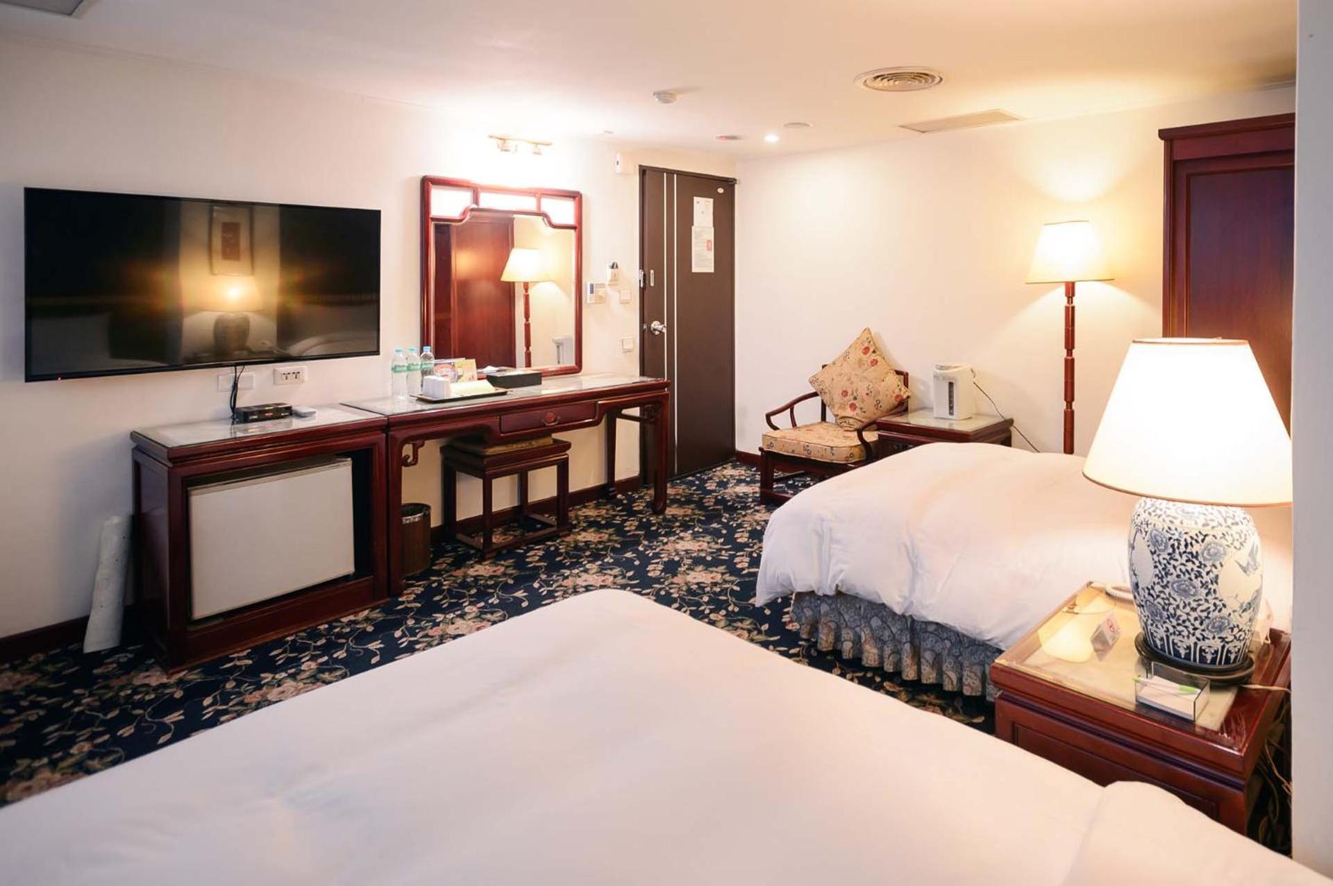 Kiwi Hotel Mrt Wenxin Branch Taichung Esterno foto