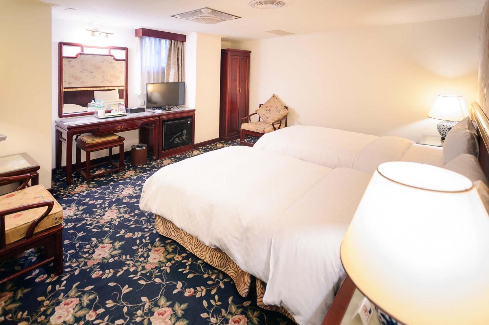 Kiwi Hotel Mrt Wenxin Branch Taichung Esterno foto