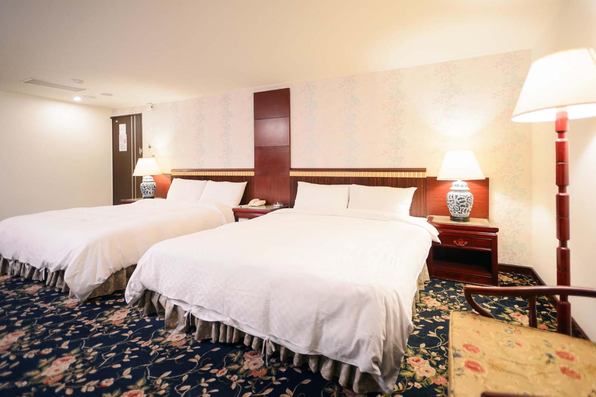Kiwi Hotel Mrt Wenxin Branch Taichung Esterno foto
