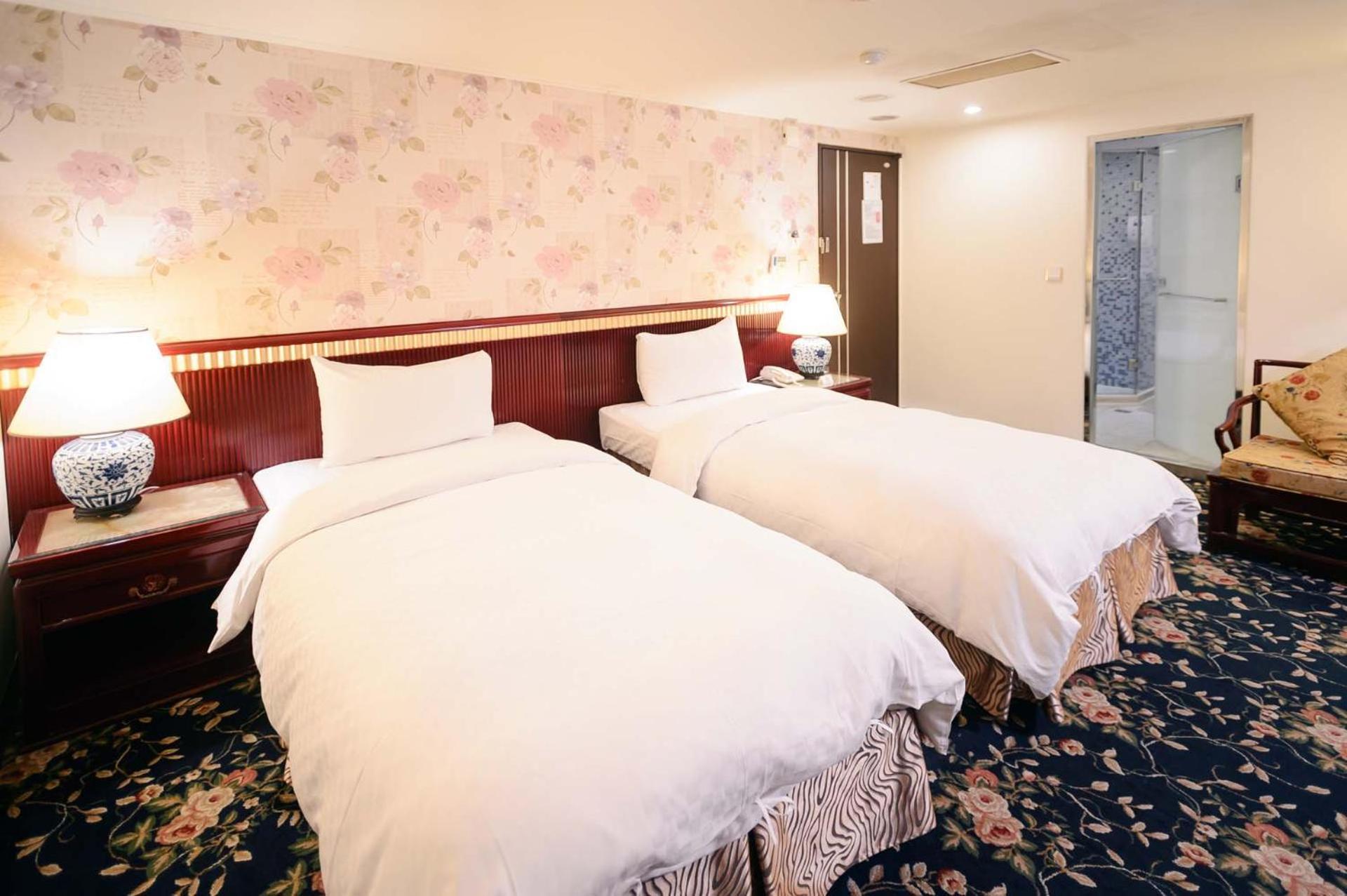 Kiwi Hotel Mrt Wenxin Branch Taichung Esterno foto