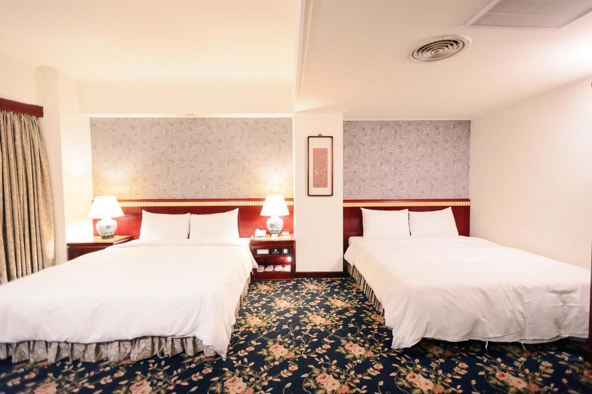 Kiwi Hotel Mrt Wenxin Branch Taichung Esterno foto