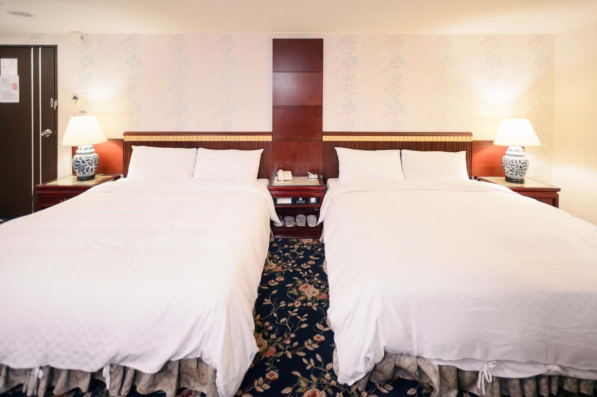 Kiwi Hotel Mrt Wenxin Branch Taichung Esterno foto