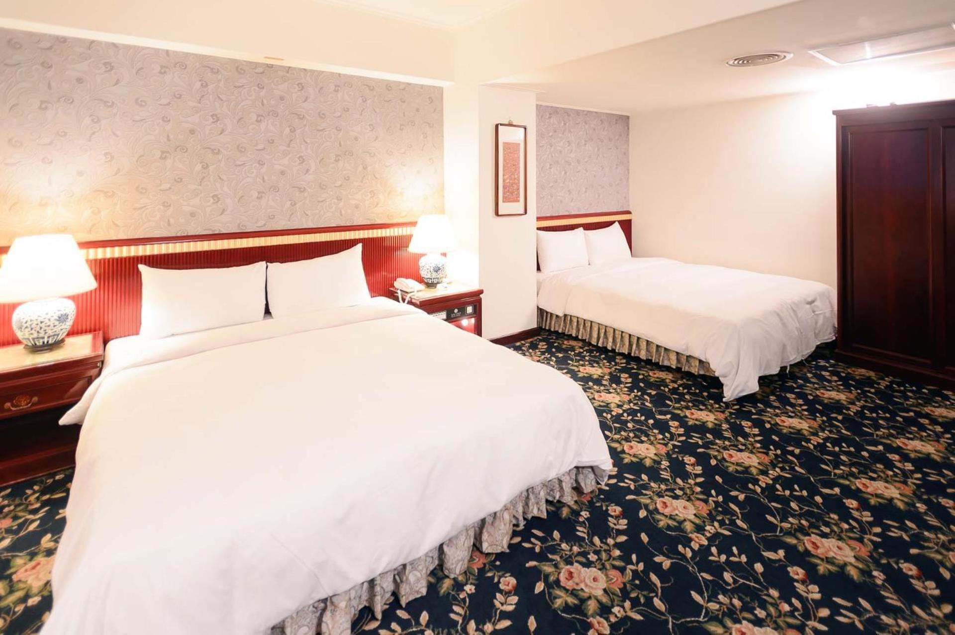 Kiwi Hotel Mrt Wenxin Branch Taichung Esterno foto