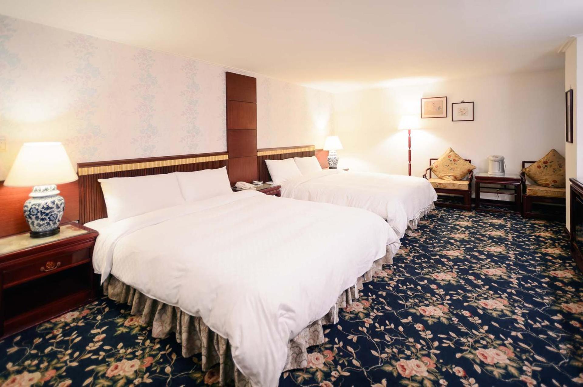 Kiwi Hotel Mrt Wenxin Branch Taichung Esterno foto