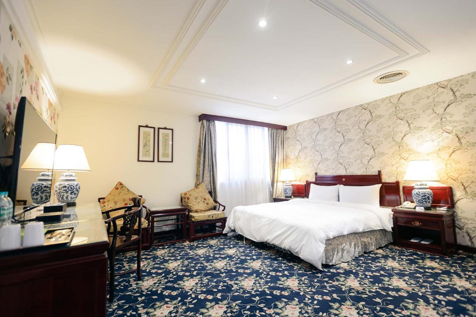 Kiwi Hotel Mrt Wenxin Branch Taichung Esterno foto