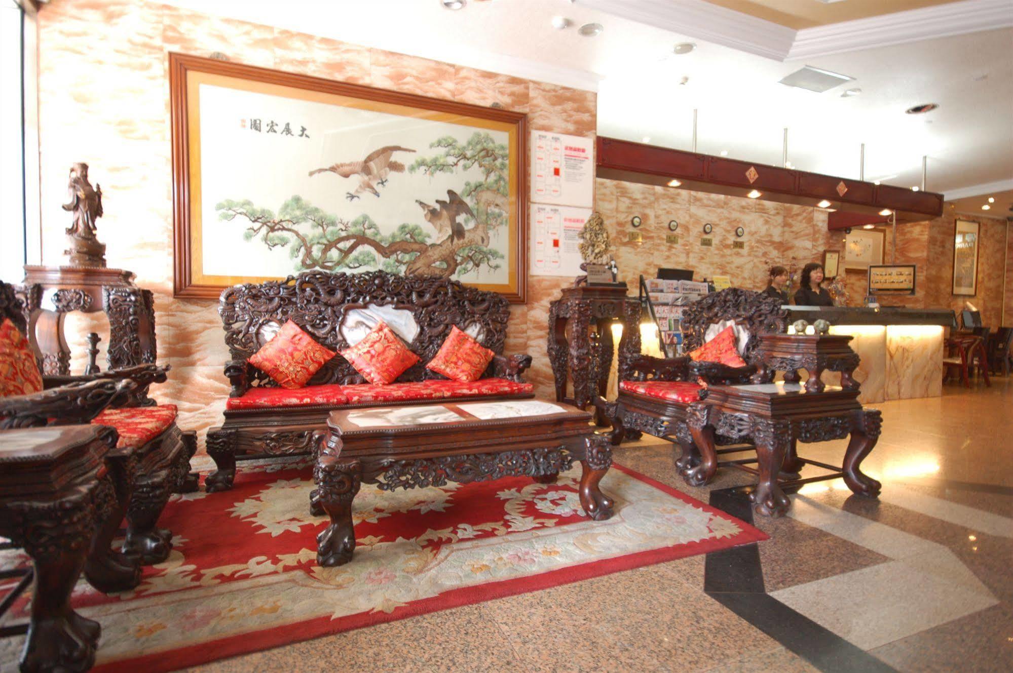Kiwi Hotel Mrt Wenxin Branch Taichung Esterno foto